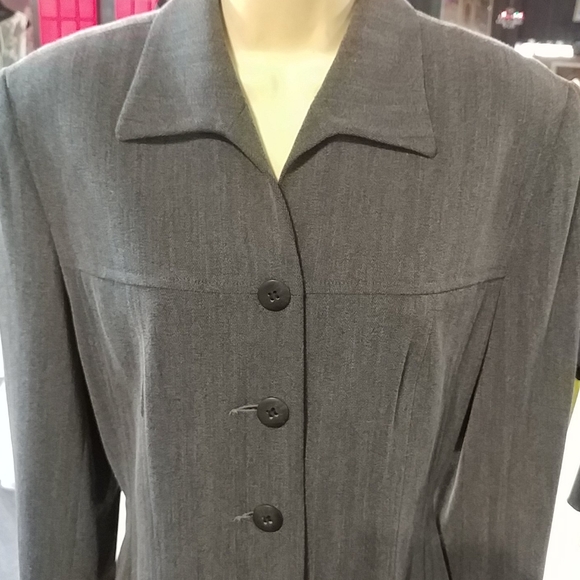 View Moda Italional 2-Piece Pants Suit - Picture 2 of 11